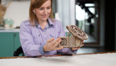 Moms who build: breaking stereotypes with Ugears