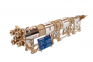 Maqueta para montar Saturno V de la NASA