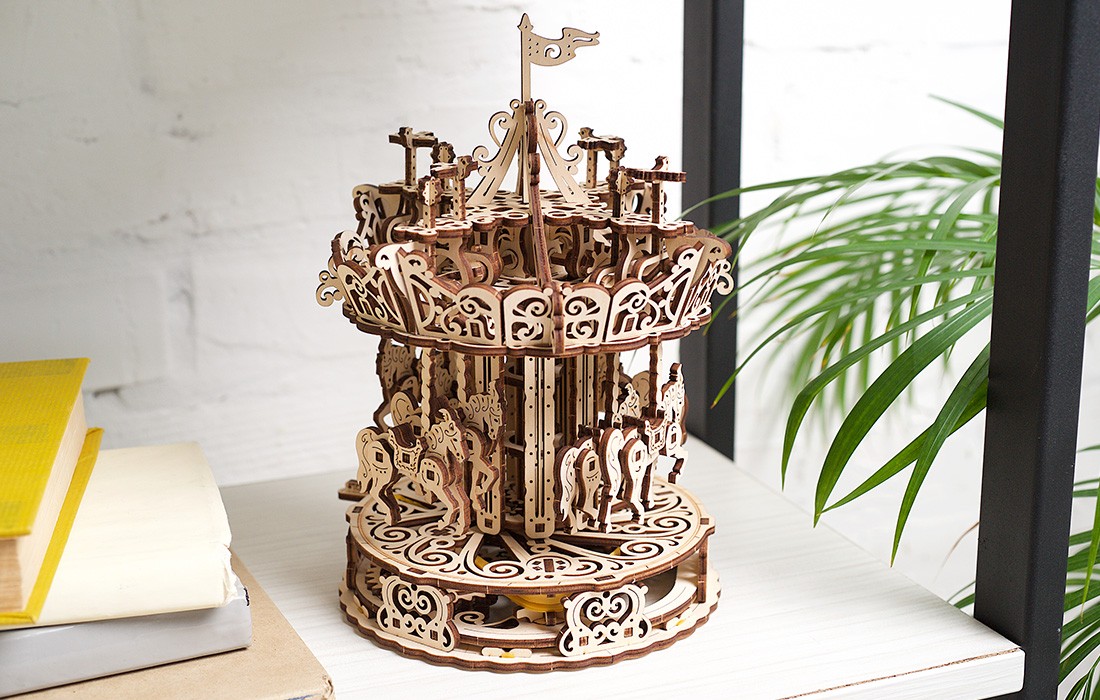 Ugears Karussell 3D Puzzle Holzmodell mechanischer Modellbausatz Jahrmarkt