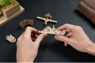 Mini-Modellbausatz aus Holz Der Fidgets „Unbesiegbarkeit“