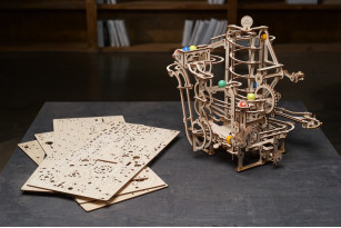 Maqueta para montar Carrera de Canicas con Elevador en Espiral