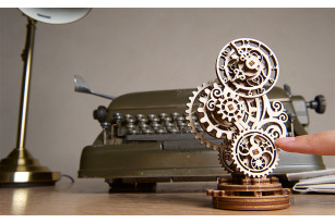 Механічна модель «Стімпанк-годинничок»