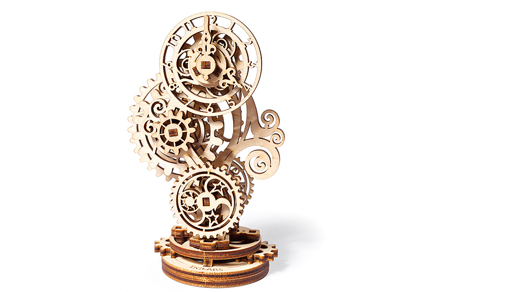 Reloj retrofuturista – maqueta mecánica