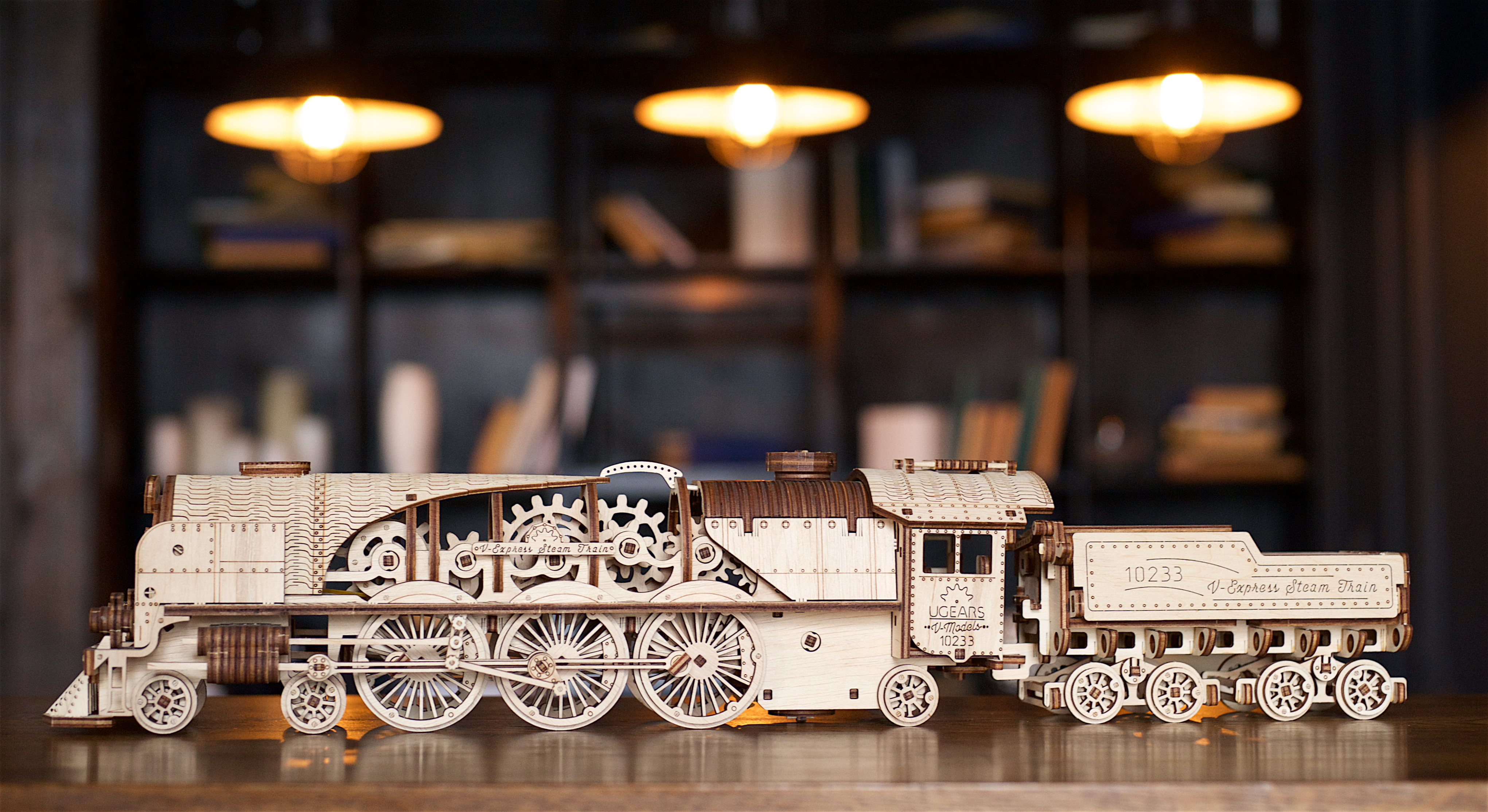 Puzzle 3D mecánico de madera para montar Tren de vapor V-Express con ténder de Ugears 
