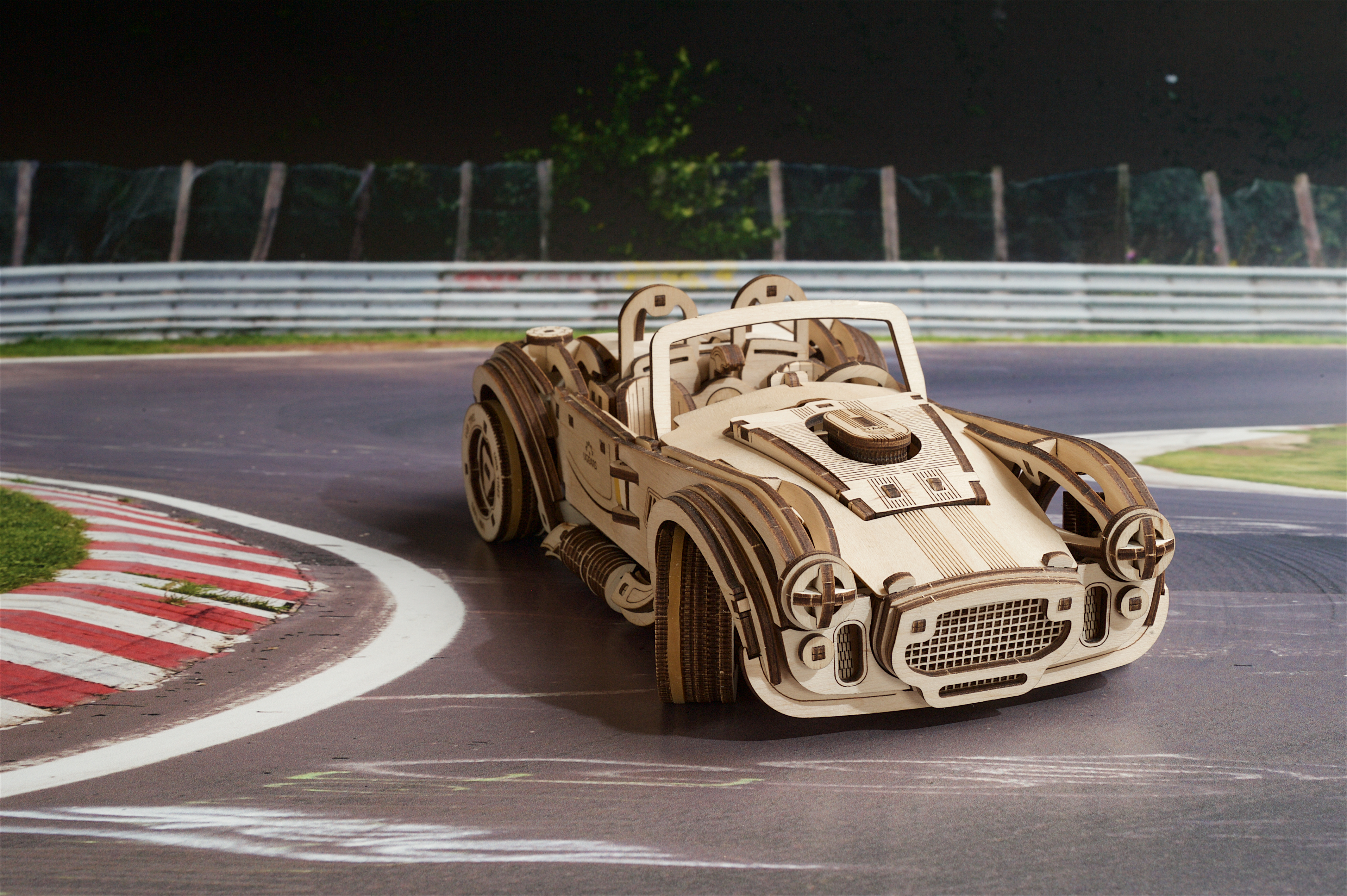 Дерев'яний механічний 3D-конструктор Дрифт кобра гоночний автомобіль від Ugears 