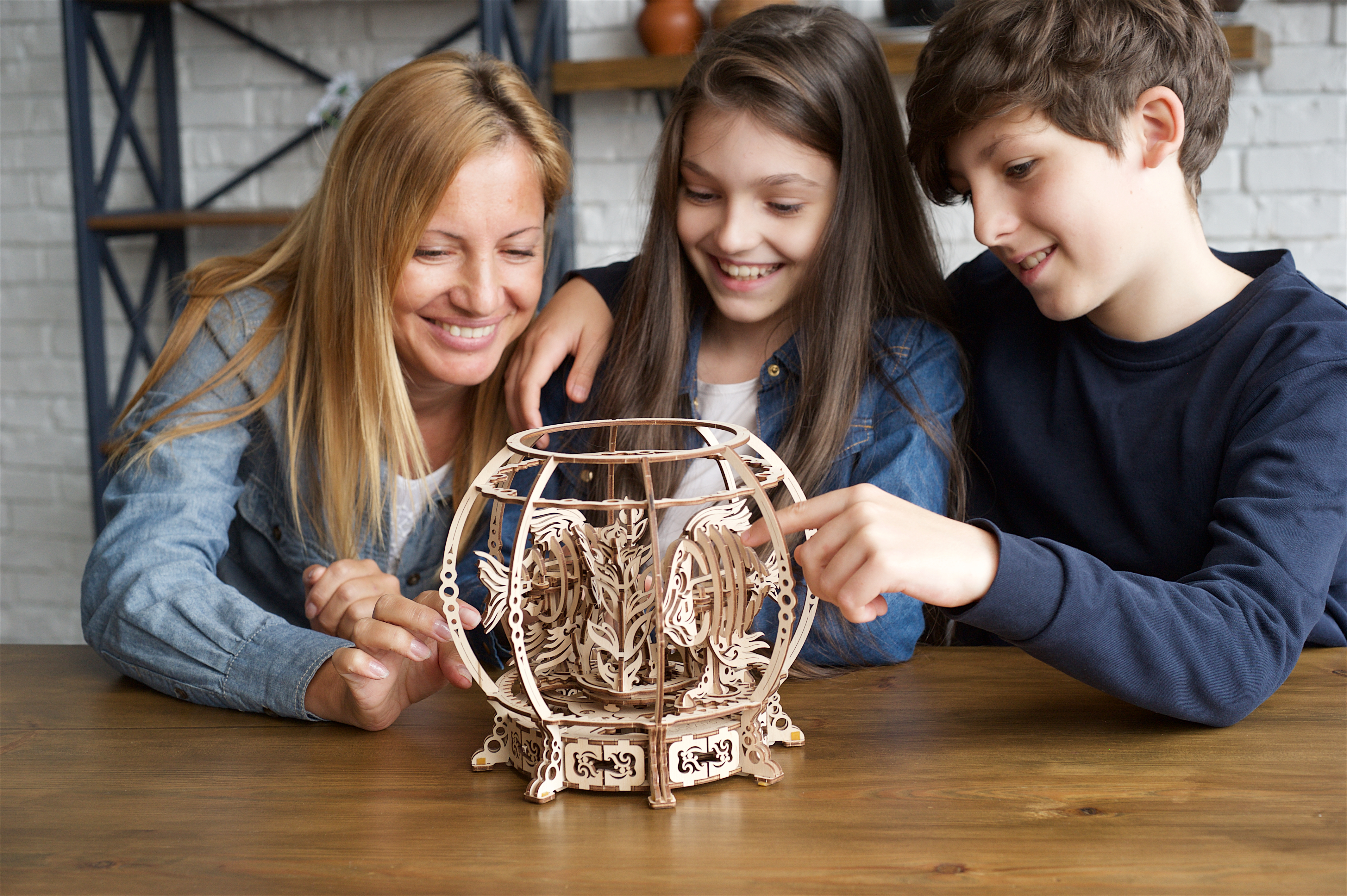 Mechanisches DIY 3D-Holzpuzzle Mechanisches Aquarium von Ugears