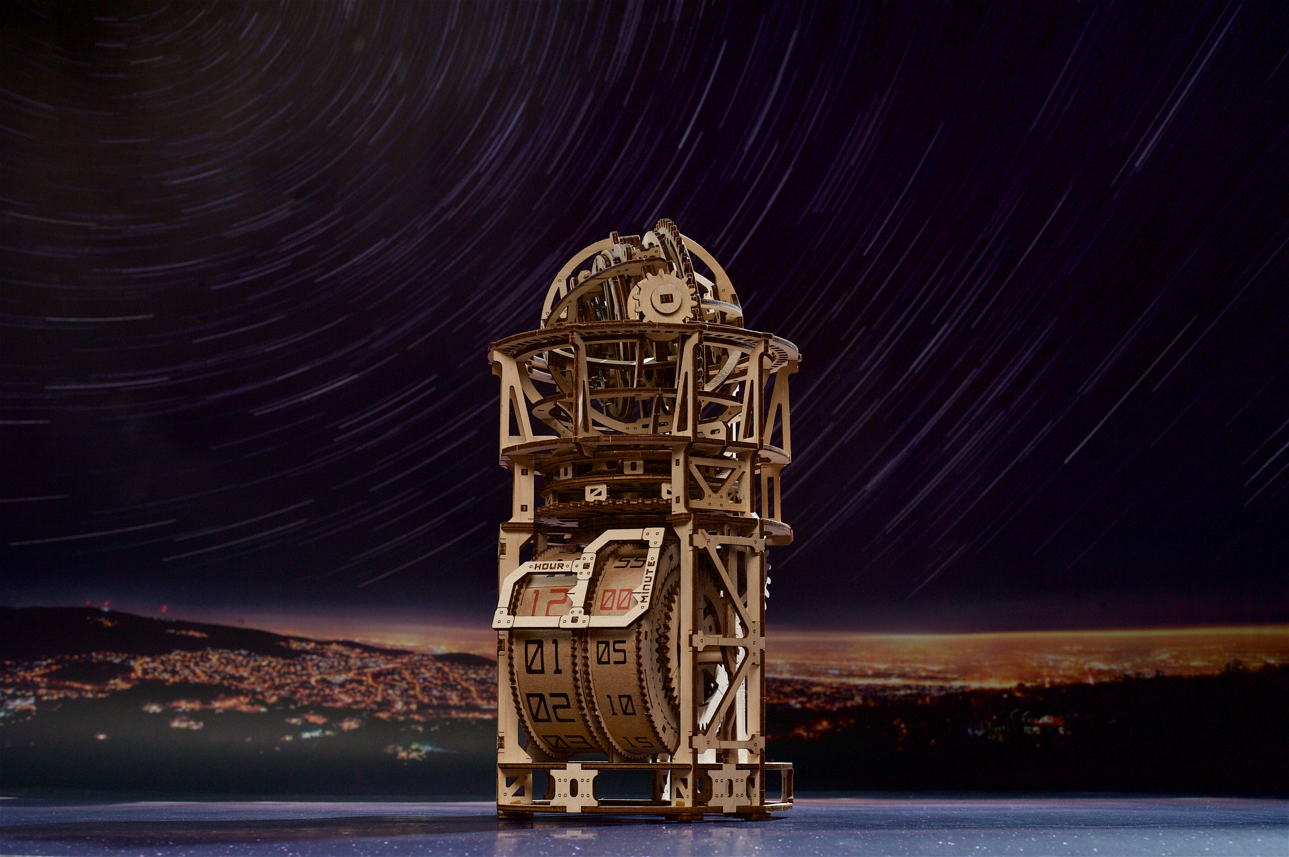 Puzzle 3D mecánico de madera para montar Reloj Tourbillon de Sobremesa Astrónomo de Ugears