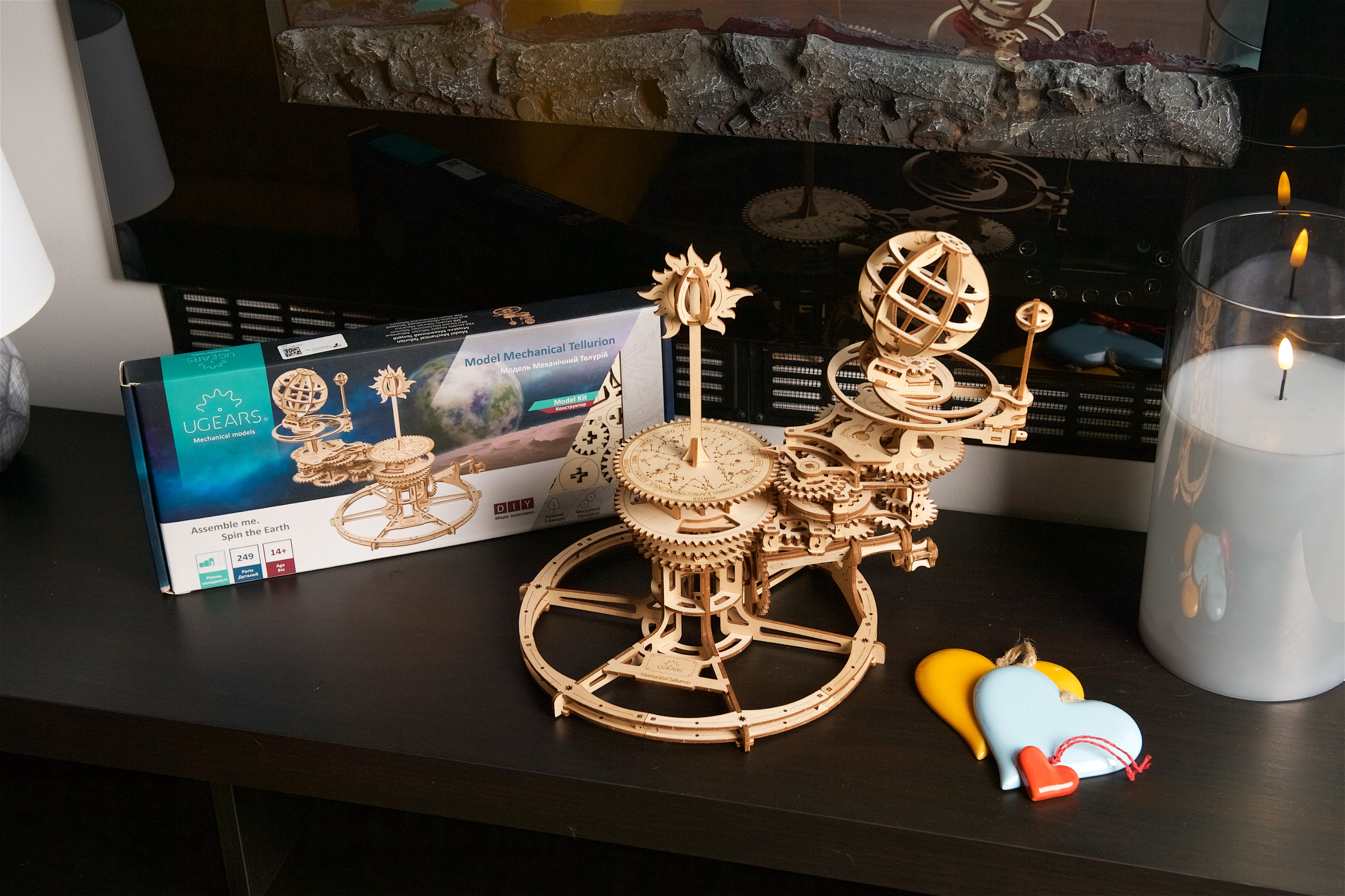 Puzzle 3D en bois Ugears à monter soi-même Tellurion mécanique