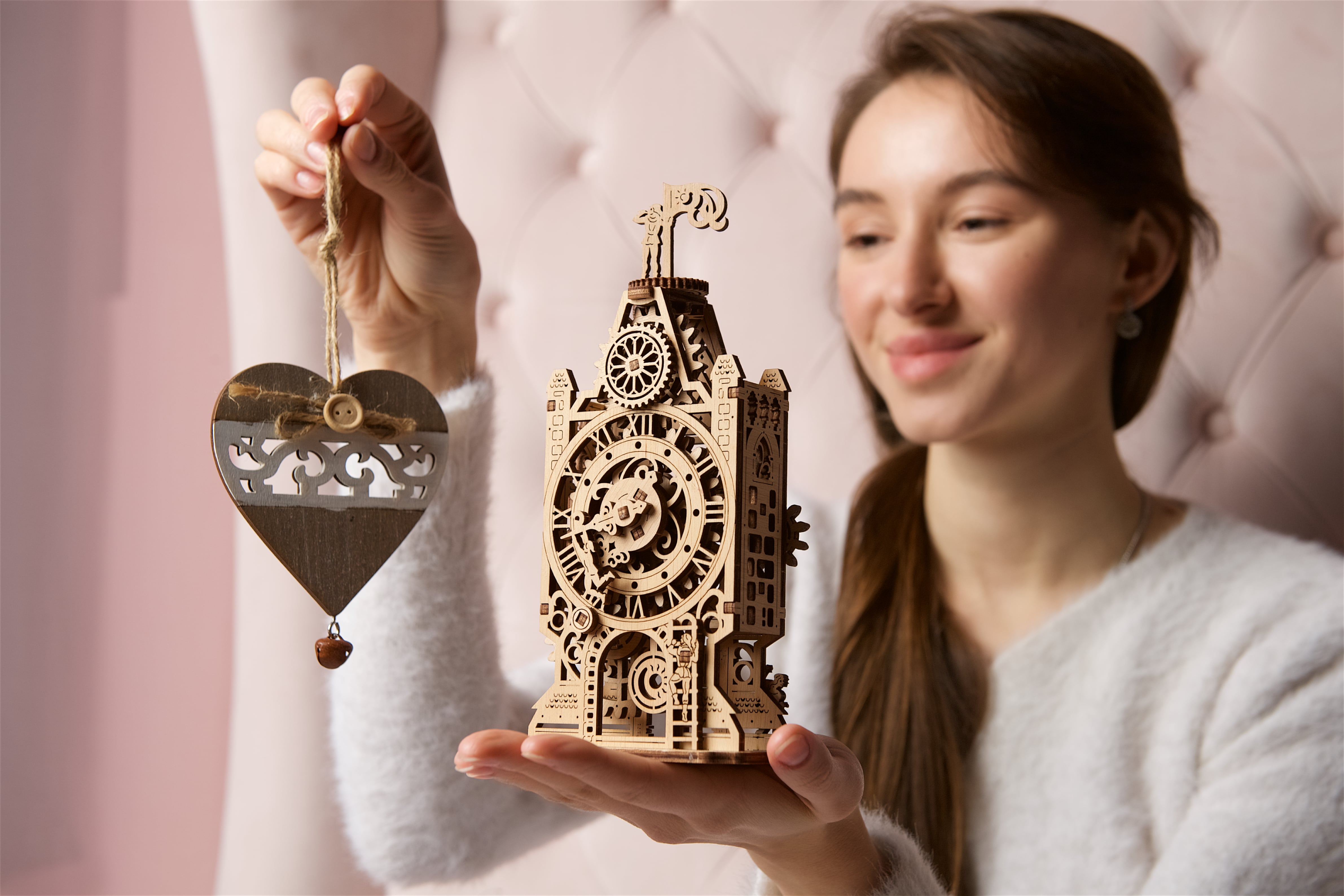 Puzzle 3D mecánico de madera para montar Antigua Torre del Reloj de Ugears